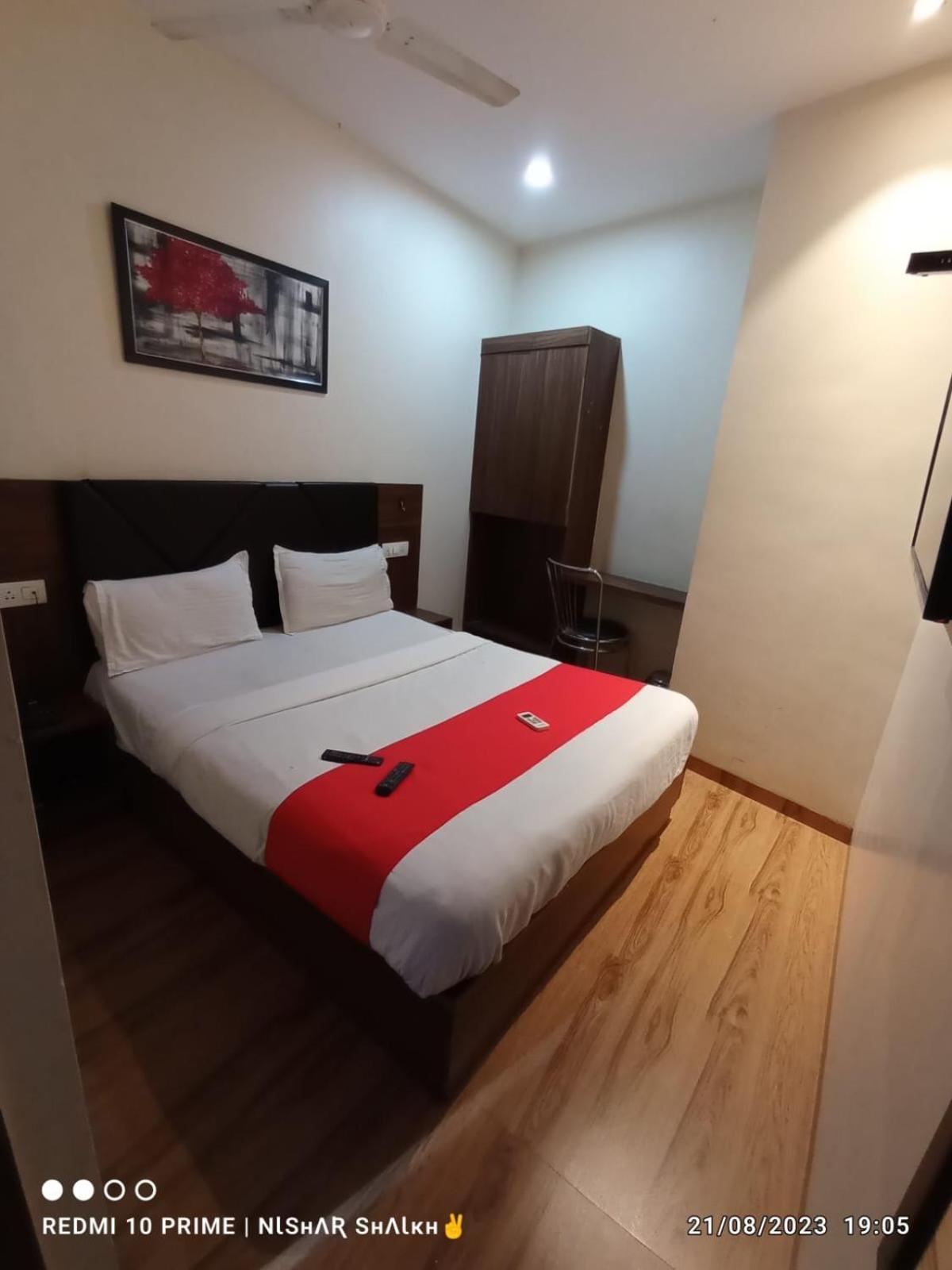 Deluxe Residency Hotel - Mumbai — Photos 1